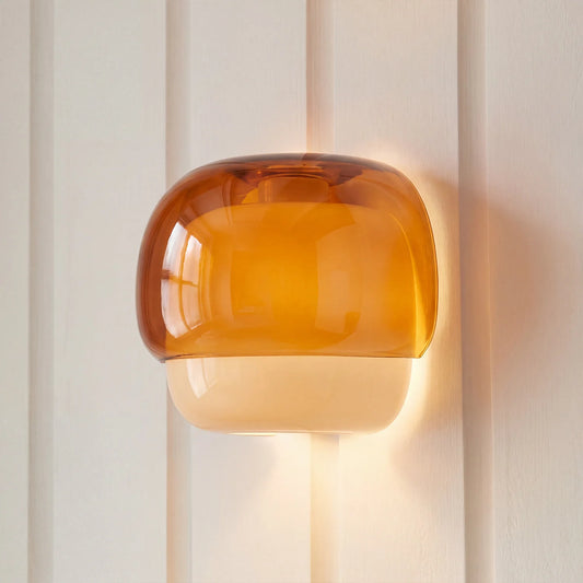 Sanae Moderne Wandleuchte mit farbenfrohem Glasschirm