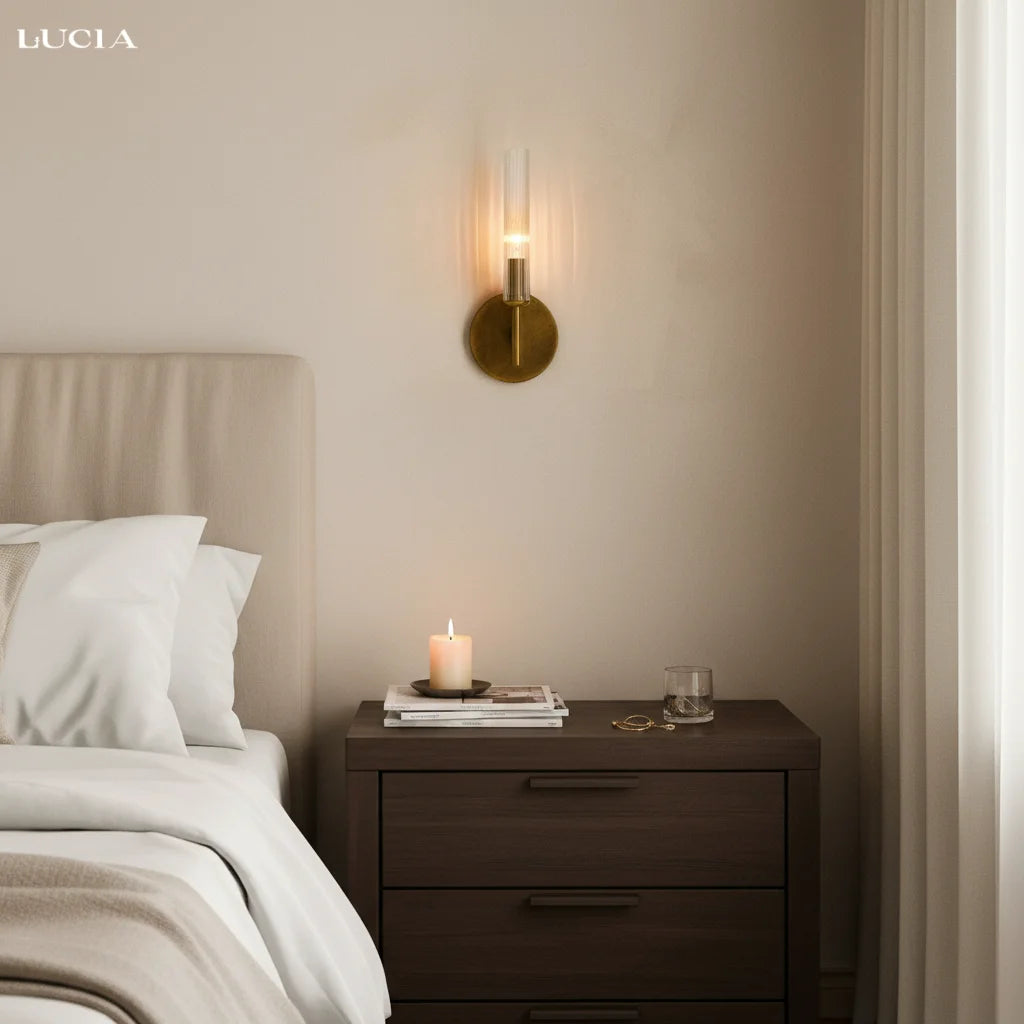 13-卧室单个壁灯开灯.webp__PID:56538682-2088-4734-82cb-25a391022534