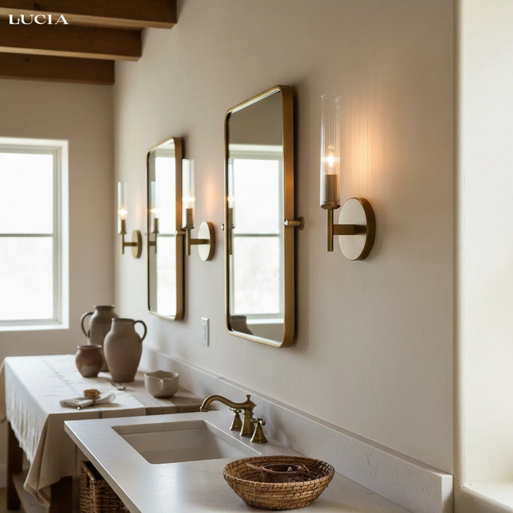 7-浴室中近景三个壁灯.webp__PID:df0cbda4-eb8a-4d67-9653-868220884734