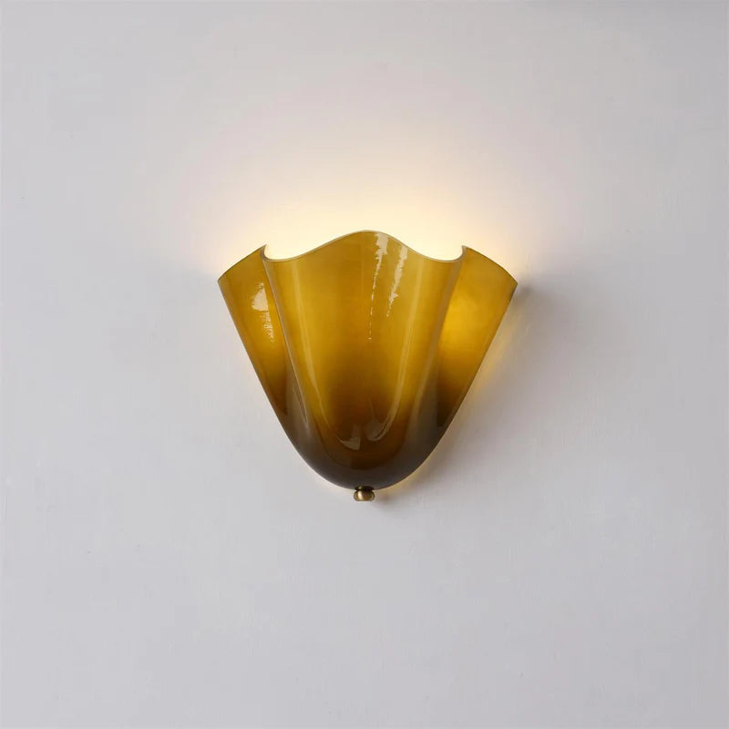 Beatrice Mid-Century Modern Seashell Glass Wall Sconce (8).webp__PID:57295b99-9d72-4e05-a9f0-eb2423e83b16