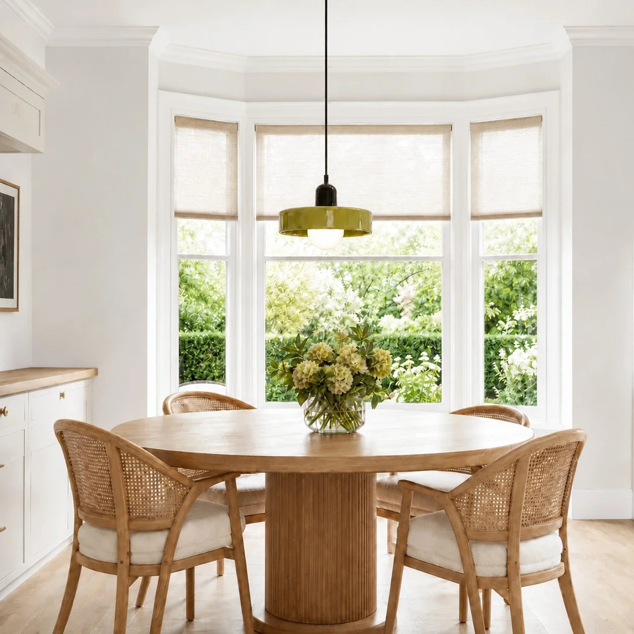 Corinthan_Modern_Morandi_Glass_Disc_Pendant_Light3_8a3d8291-49de-48ae-bbe0-1f4583802c53.webp__PID:57f7e4b4-4a82-455e-af9e-81d31e0bac20