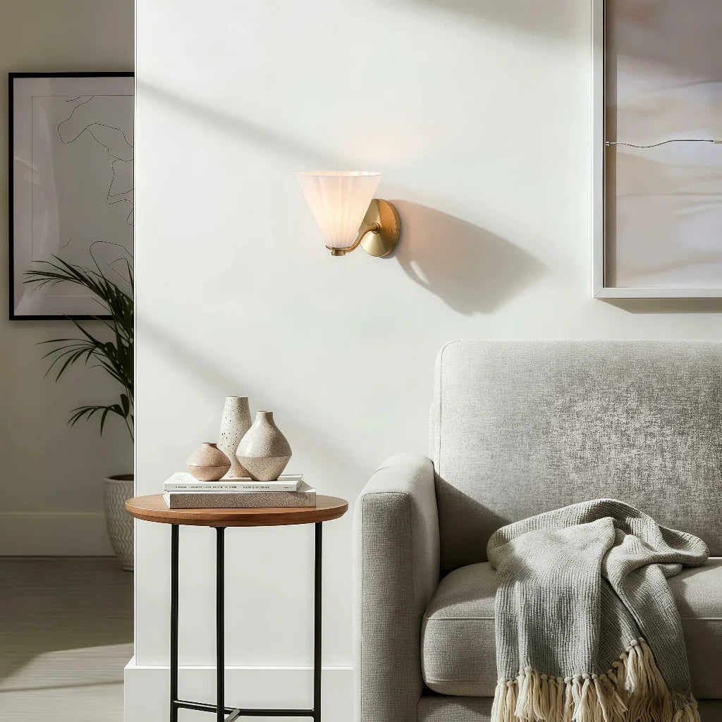 Kiro Modern Rippled Glass Flared Decorative Wall Sconce 中景6.webp__PID:43c87443-8dad-4049-ad4d-440e80ef0fbf