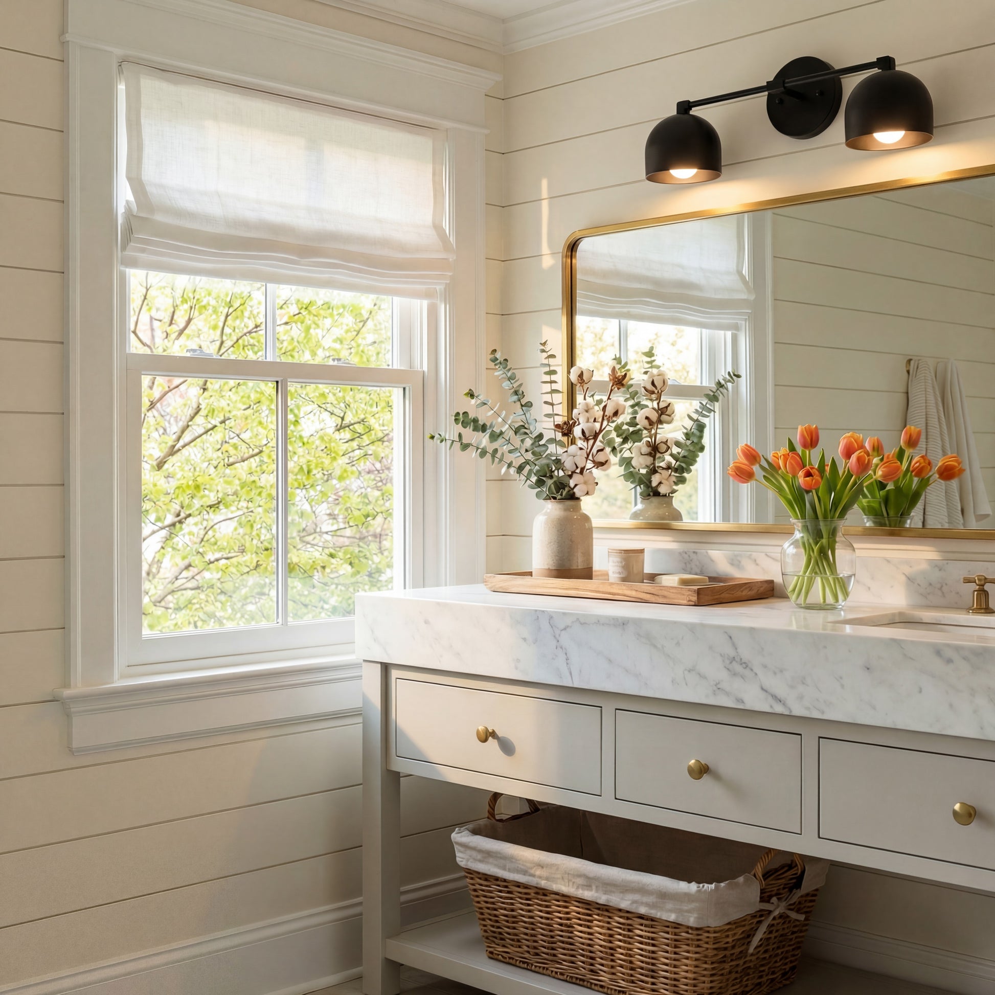 Nordic Metal Deep Ball Vanity Sconce .jpg__PID:f04d7b4d-eae1-4448-8bac-63dc14e711f2