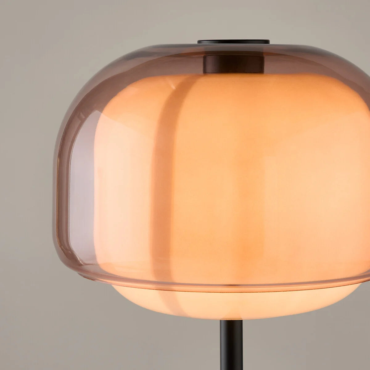 Sanae Moderne Stehlampe mit rundem Schirm aus farbigem Glas