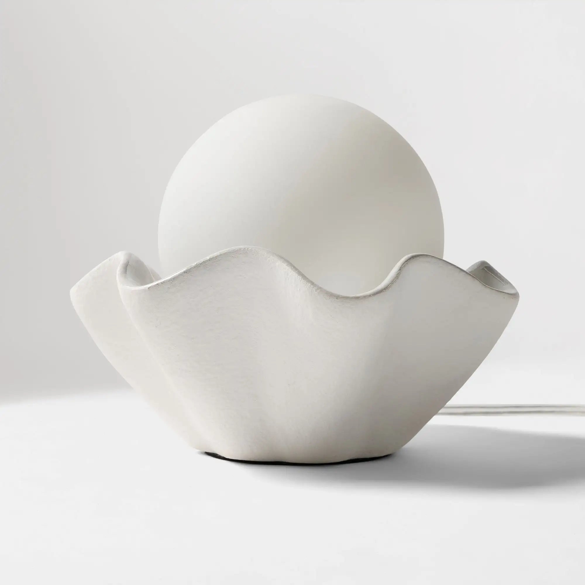 Thalassa Modern Wavy Shell Ceramic Table Light