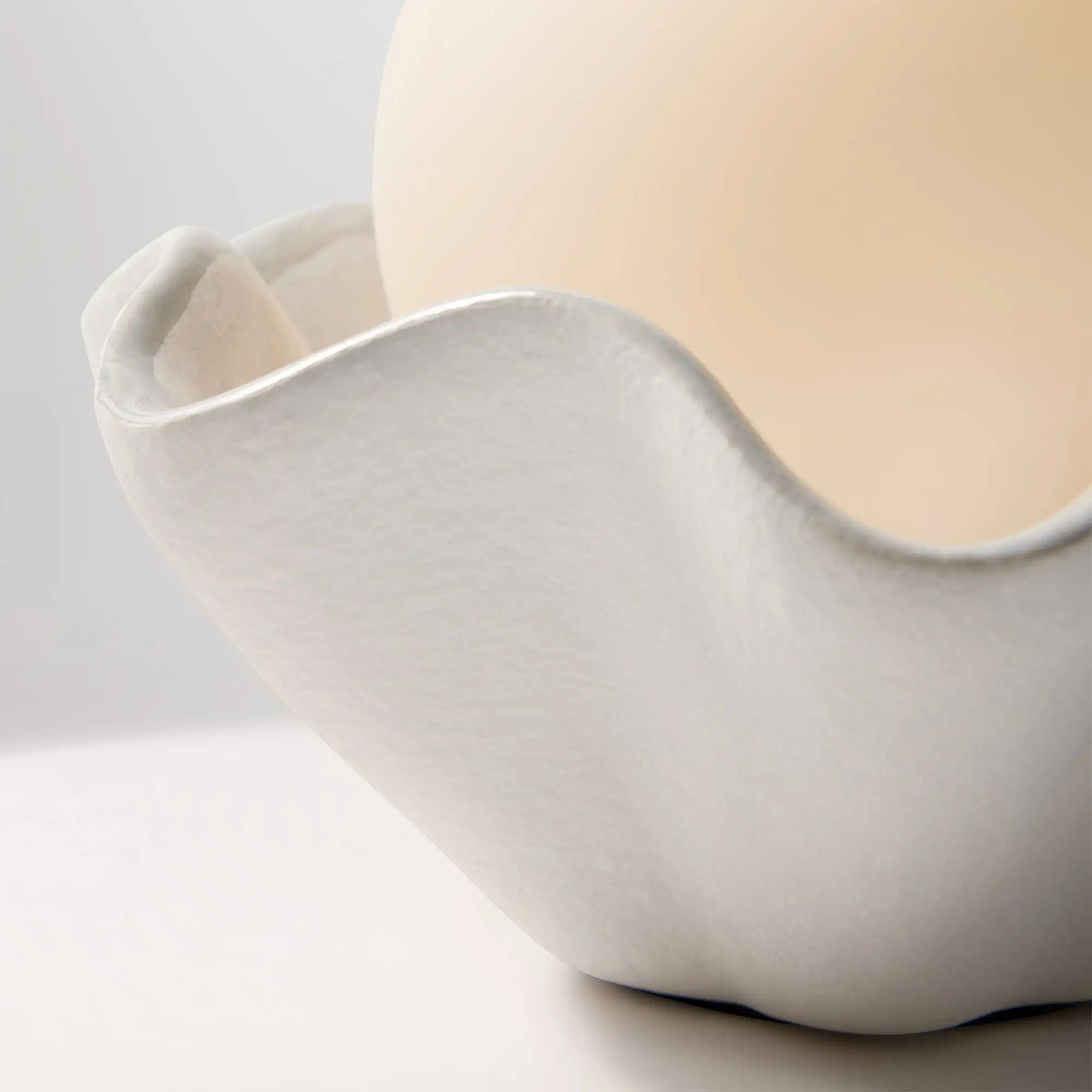 Thalassa Modern Wavy Shell Ceramic Table Light