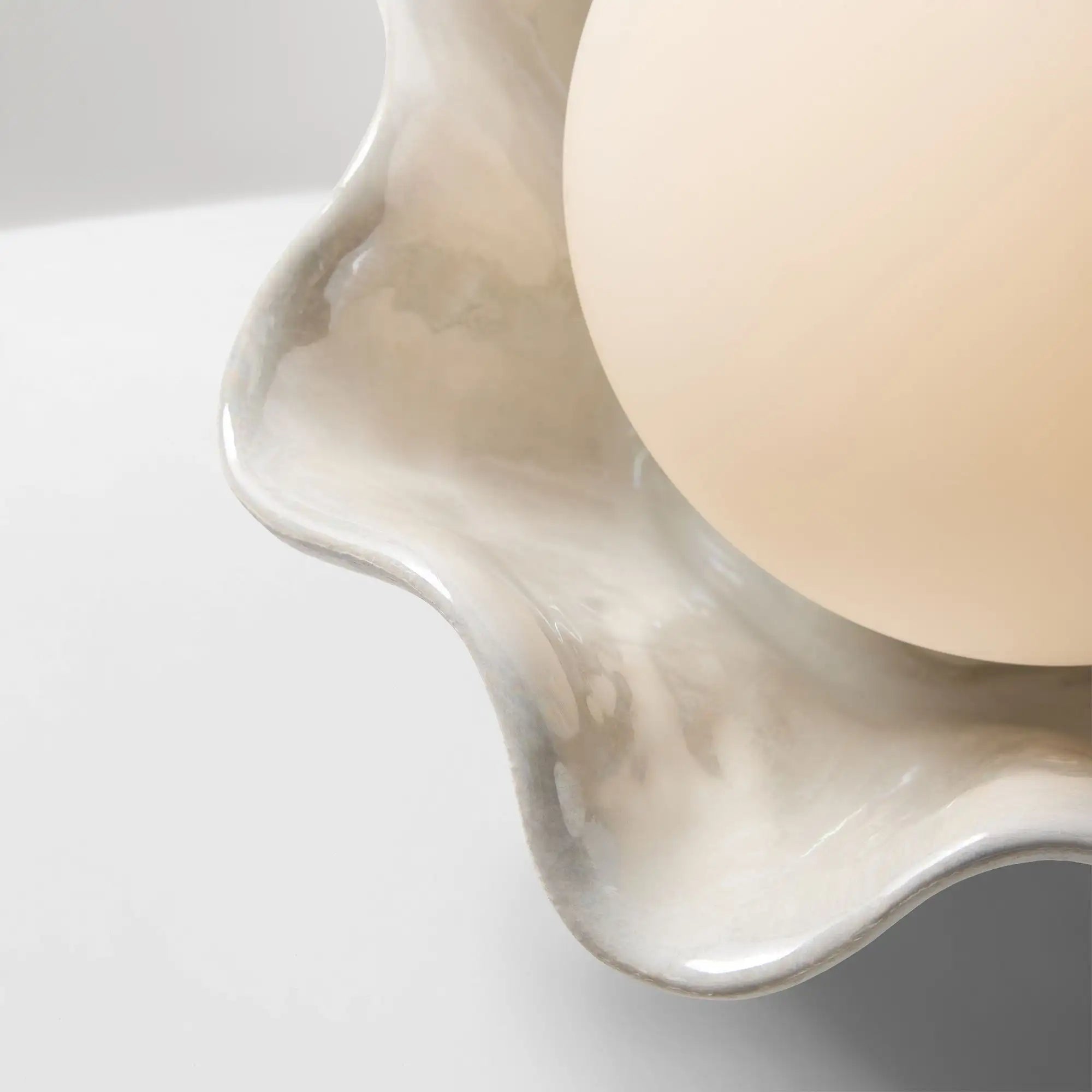 Thalassa Modern Wavy Shell Ceramic Table Light